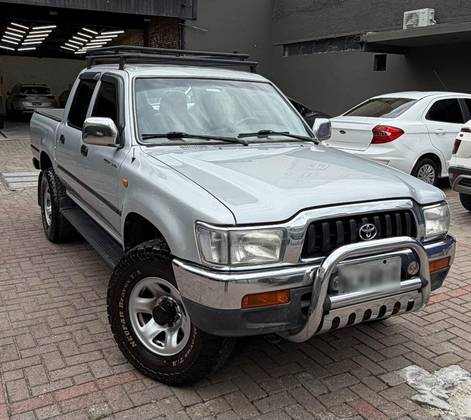 TOYOTA HILUX 3.0 SRV 4X4 CD 16V TURBO DIESEL 4P MANUAL TOYOTA HILUX 3.0 SRV 4X4 CD 16V TURBO DIESEL 4P MANUAL